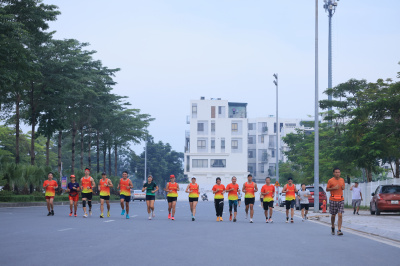 Happy Feet Long Run - The Manor Central Park 73の写真