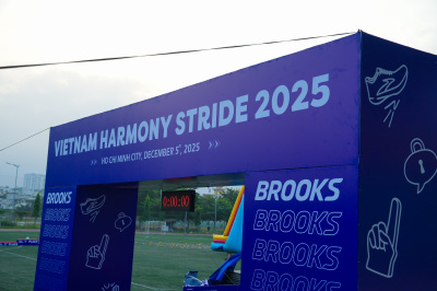 Foto Brooks Vietnam Harmony Stride 2025