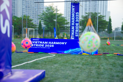Foto Brooks Vietnam Harmony Stride 2025