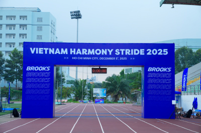 Foto Brooks Vietnam Harmony Stride 2025